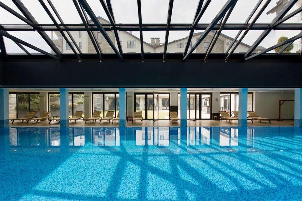 Luxury Penthouse With A Lavish Spa And 2 En-Suite Bedrooms 반스코 외부 사진