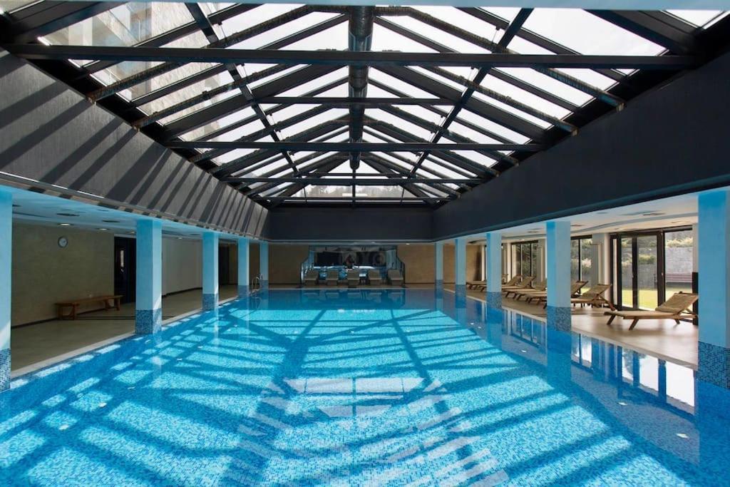 Luxury Penthouse With A Lavish Spa And 2 En-Suite Bedrooms 반스코 외부 사진