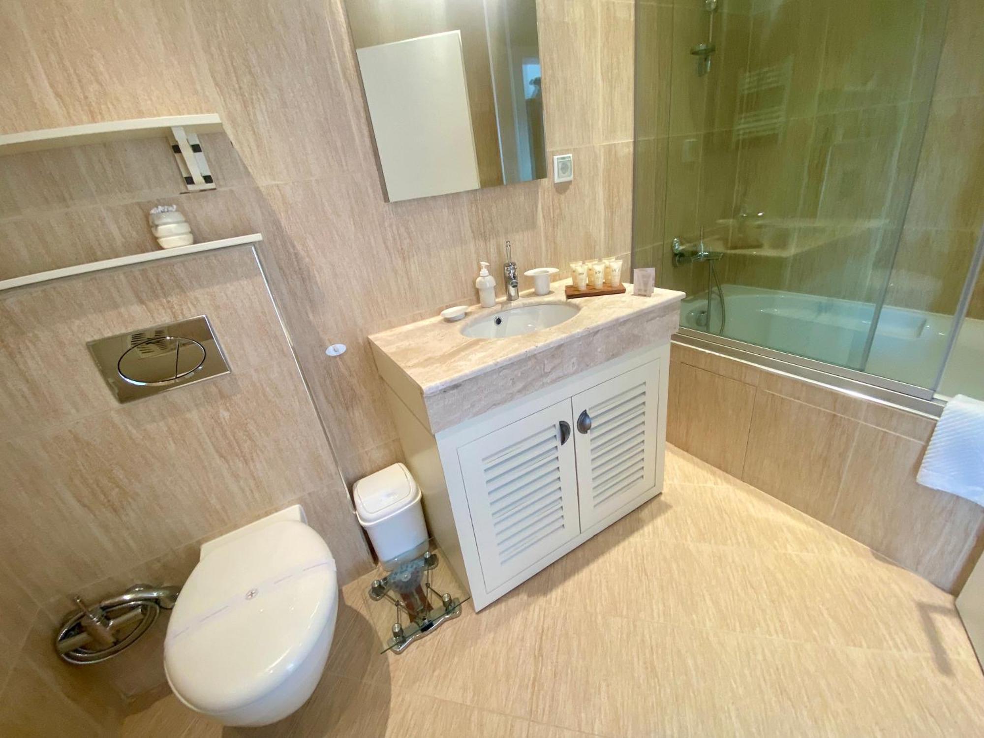 Luxury Penthouse With A Lavish Spa And 2 En-Suite Bedrooms 반스코 외부 사진